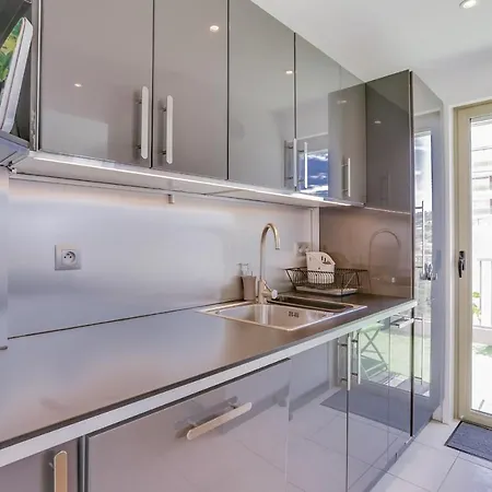 Upstays - Apartment With Terrace - A C - Parking 아파트