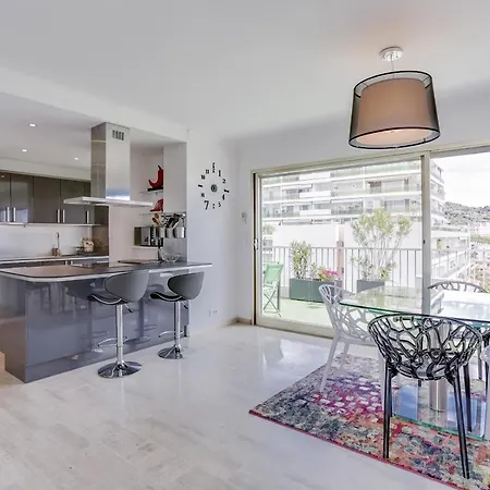 Immogroom - Apartment With Terrace - A C - Parking *
